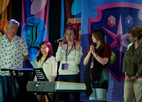 EFNW19 Closing Joey DSC 7561