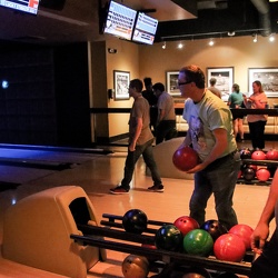 VIP Bowling with More Friends
