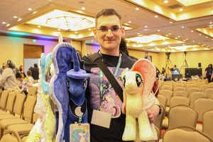 efnw-charityauction-schmarity-05132017-082